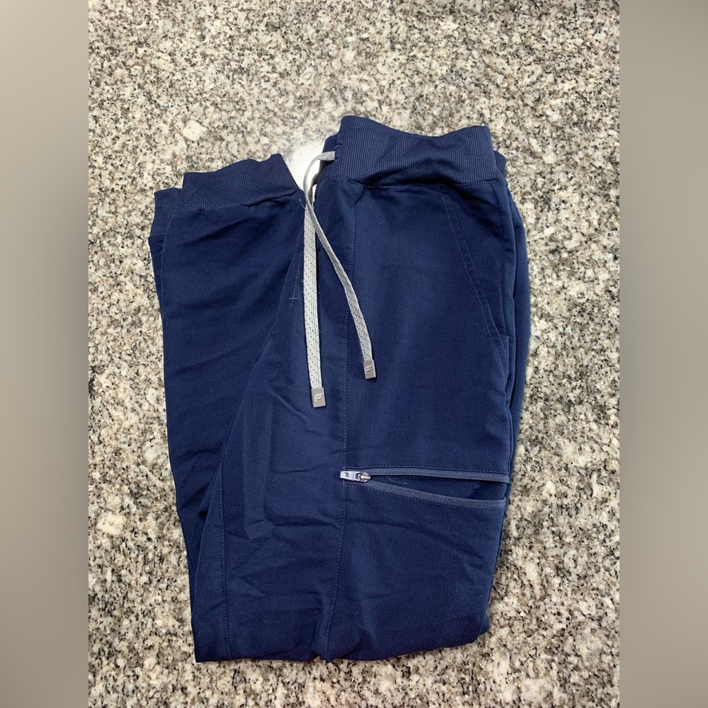 Fabletics Scrub Set